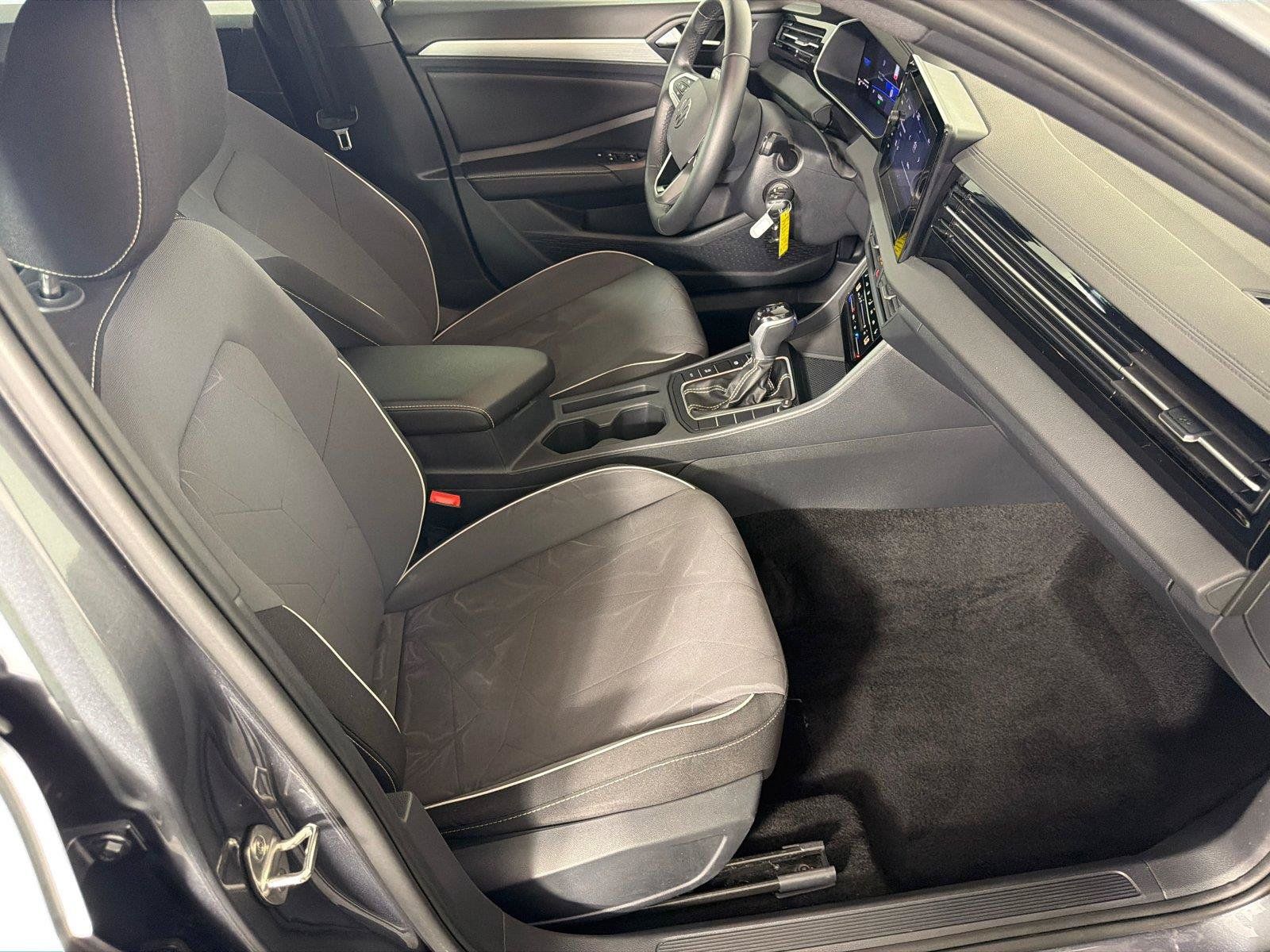 Used 2025 Volkswagen Jetta Sport FWD image 13