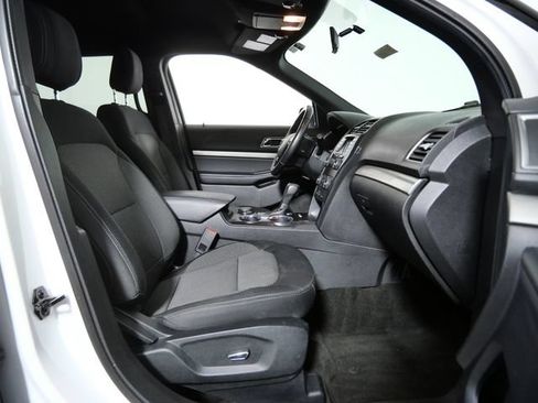 Used 2018 Ford Explorer XLT AWD/4WD image 8