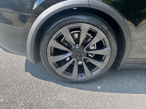 Used 2022 Tesla Model X image 81