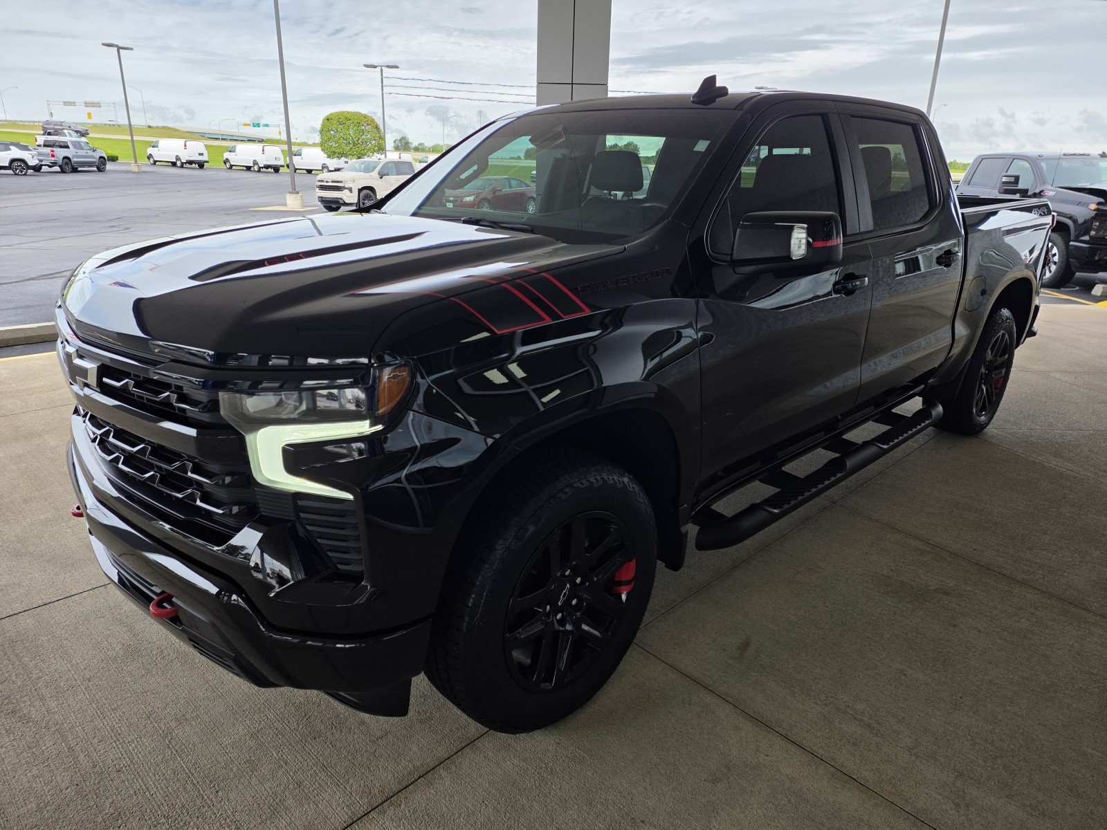 Used 2023 Chevrolet Silverado 1500 RST w/ Redline Edition AWD/4WD image 15