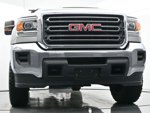 Used 2019 GMC Sierra 2500 4x4 Crew Cab w/ Sierra Convenience Package image 40