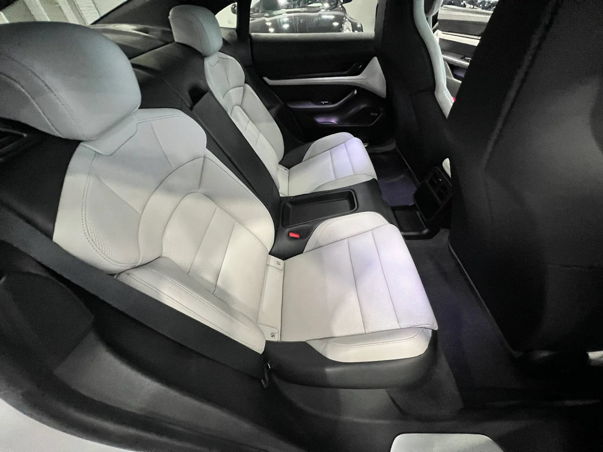 Used 2020 Porsche Taycan Turbo AWD/4WD image 28