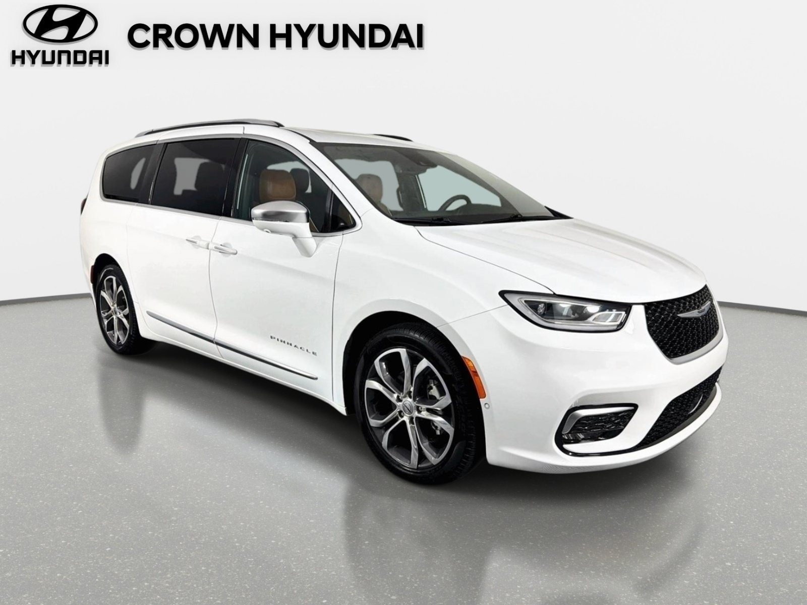 Used 2024 Chrysler Pacifica Pinnacle FWD image 4
