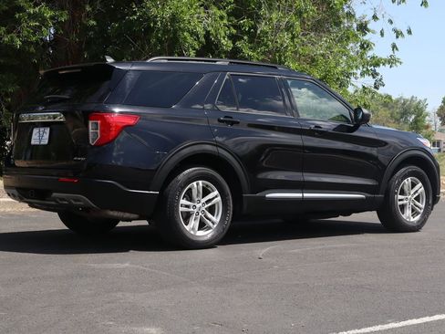 Used 2021 Ford Explorer XLT w/ Equipment Group 202A AWD/4WD image 5