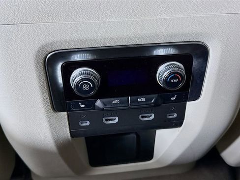 Used 2024 GMC Yukon Denali w/ Advanced Technology Package image 28