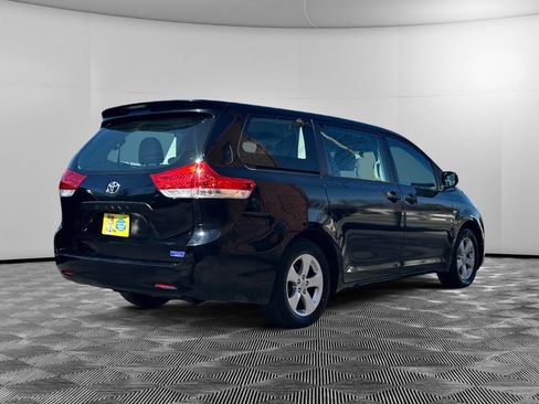 Used 2011 Toyota Sienna image 5