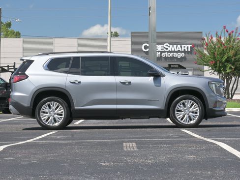 Used 2024 GMC Acadia Elevation w/ Luxury Package FWD image 6