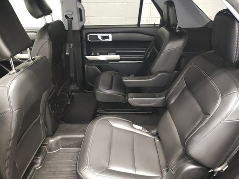 Used 2022 Ford Explorer XLT w/ Equipment Group 202A image 27