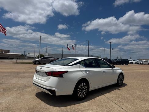 Certified 2025 Nissan Altima 2.5 SV FWD image 18