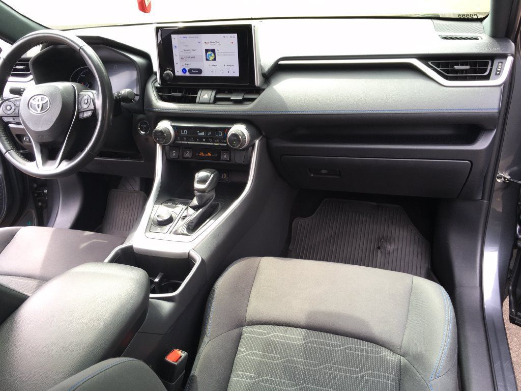 Used 2023 Toyota RAV4 SE w/ SE Grade Weather Package AWD/4WD image 31