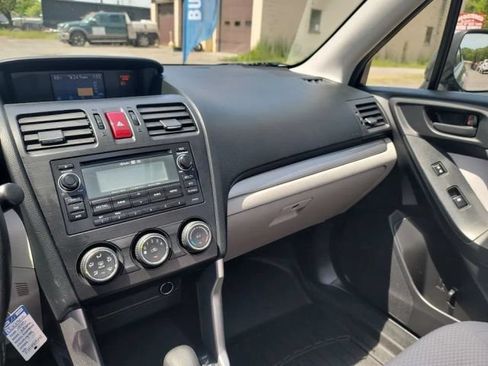 Used 2015 Subaru Forester 2.5i Premium w/ All-Weather Package AWD/4WD image 19