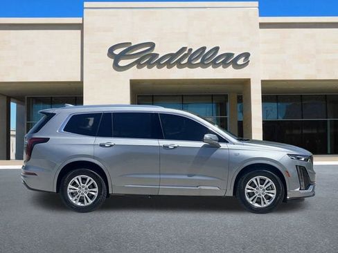 New 2025 Cadillac XT6 Luxury image 3