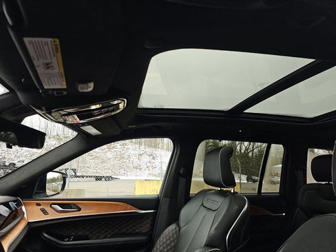 Used 2022 Jeep Grand Cherokee Summit image 2