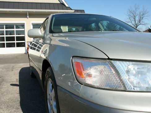 Used 1999 Lexus ES 330 ES 300 Sedan 4D image 19