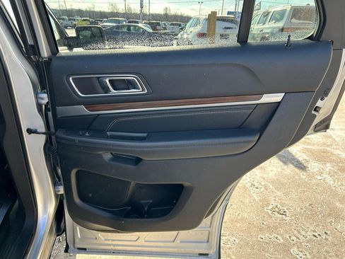 Used 2017 Ford Explorer Limited image 15