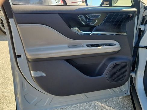 Certified 2022 Lincoln Corsair Reserve w/ Elements Package image 7