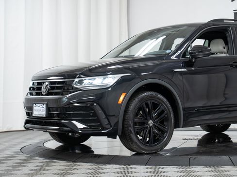 Used 2022 Volkswagen Tiguan SE R-Line image 25