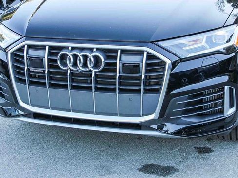 Used 2023 Audi Q7 3.0T Prestige w/ Prestige Package image 8