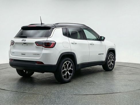 Used 2025 Jeep Compass Limited image 9