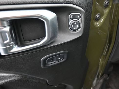 Used 2022 Jeep Gladiator Sport AWD/4WD image 13
