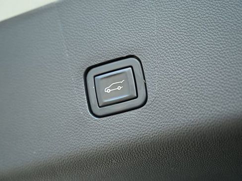 Used 2020 Chevrolet Traverse LT w/ LT Premium Package image 61