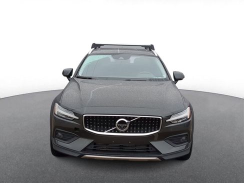 Used 2020 Volvo V60 T5 Cross Country image 3