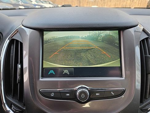 Used 2018 Chevrolet Cruze LT w/ Convenience Package image 16