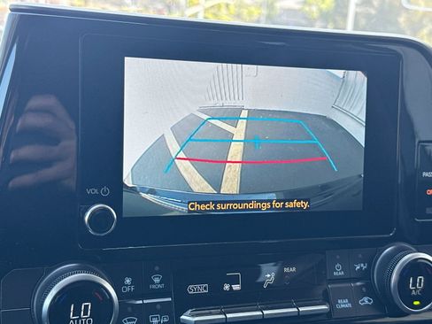 Used 2025 Toyota Highlander LE image 19