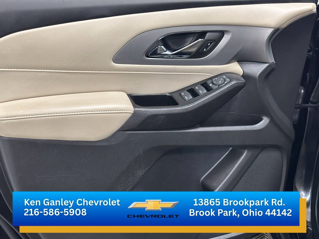 Used 2023 Chevrolet Traverse LS FWD image 8