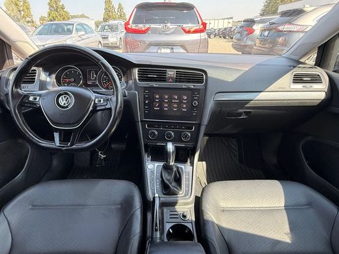 Used 2018 Volkswagen Golf SE FWD image 3