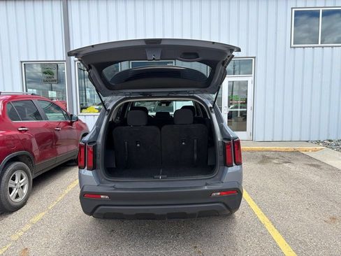 Used 2023 Kia Sorento LX FWD image 19