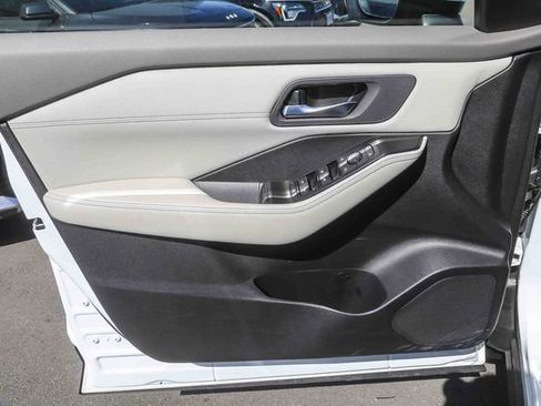 Used 2025 Nissan Rogue SV w/ SV Premium Package image 21