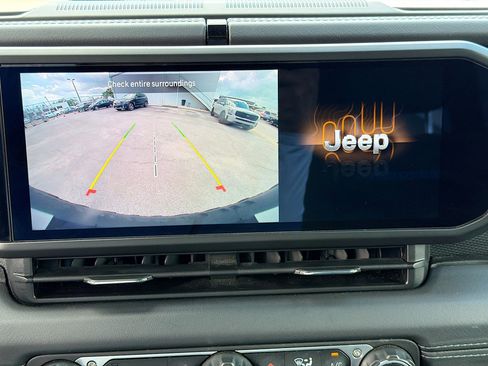 Used 2024 Jeep Wrangler Unlimited Rubicon 4xe AWD/4WD image 30