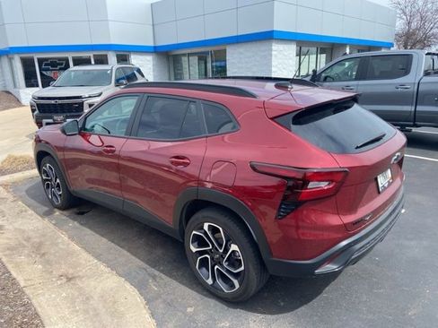 Used 2025 Chevrolet Trax RS w/ Sunroof Package image 4