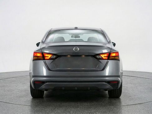 Used 2025 Nissan Altima 2.5 SV FWD image 7