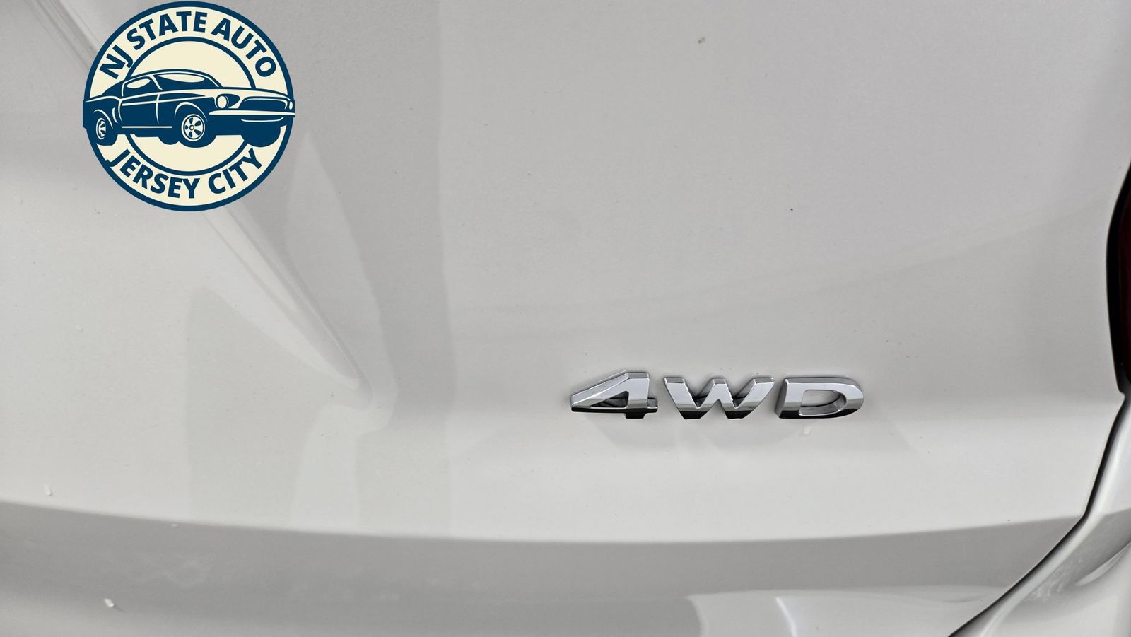 Used 2019 Ford Explorer XLT w/ Equipment Group 202A AWD/4WD image 40