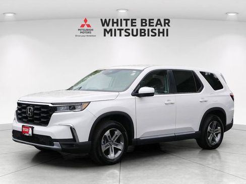Used 2025 Honda Pilot EX-L image 2