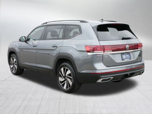 Certified 2024 Volkswagen Atlas SE image 5