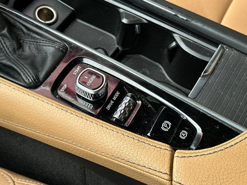 Used 2017 Volvo S90 T6 Momentum w/ Vision Package AWD/4WD image 21