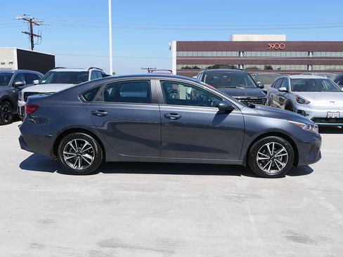 Used 2024 Kia Forte LXS FWD image 2