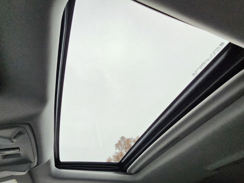 Used 2018 Cadillac Escalade Luxury image 3