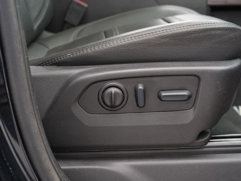 Used 2023 GMC Sierra 3500 Denali w/ Denali Ultimate Package image 29