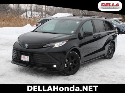 Used 2025 Toyota Sienna XLE Woodland Edition