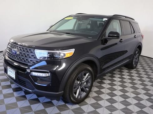 Used 2023 Ford Explorer XLT w/ Equipment Group 202A AWD/4WD image 4