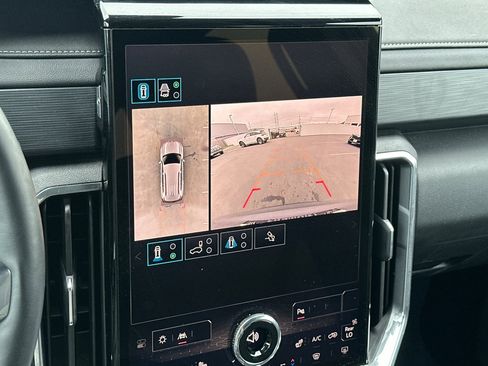 Used 2025 GMC Acadia Elevation image 28