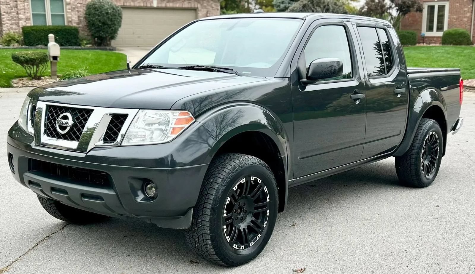Used 2012 Nissan Frontier SV w/ SV Premium Utility Pkg AWD/4WD image 7