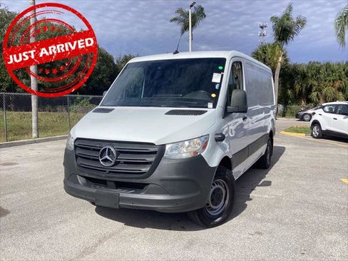 Used 2022 Mercedes-Benz Sprinter 1500 image 2