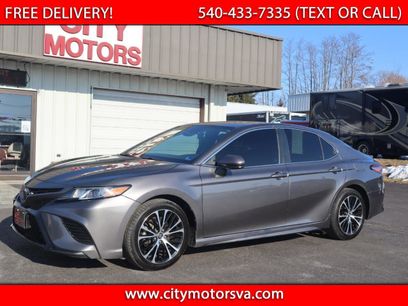 Used 2019 Toyota Camry SE w/ Carpet Mat Package