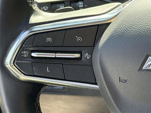 Used 2024 Chevrolet Traverse LT image 35