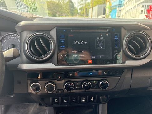 Used 2017 Toyota Tacoma TRD Sport image 15